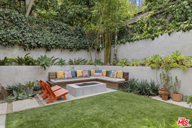 8534 Walnut Drive, Los Angeles, CA 90046