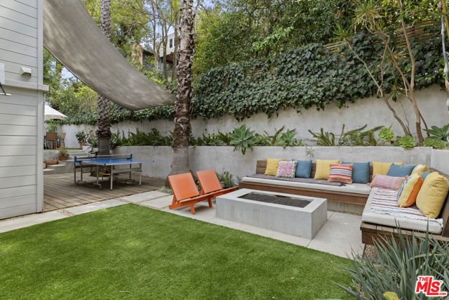 8534 Walnut Drive, Los Angeles, CA 90046