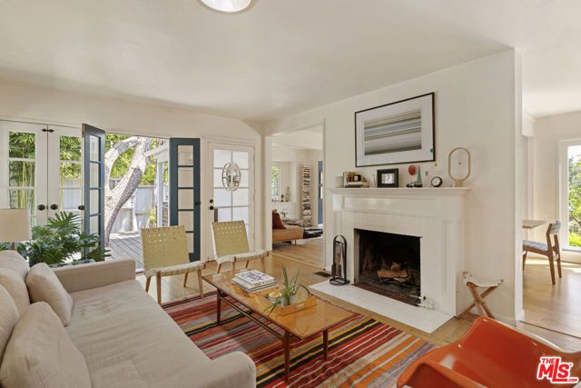 8534 Walnut Drive, Los Angeles, CA 90046