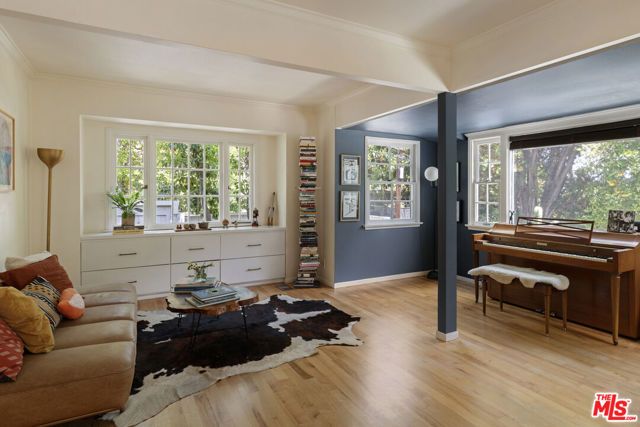 8534 Walnut Drive, Los Angeles, CA 90046