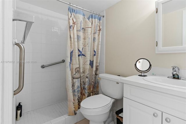 5201 NW 7th St 105, Miami, FL 33126