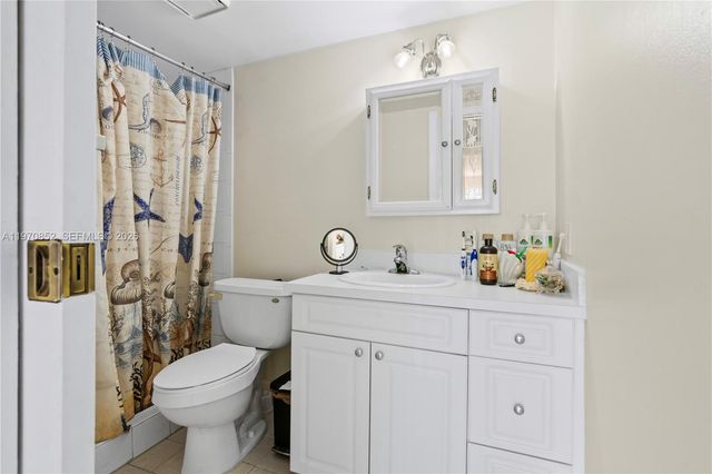 5201 NW 7th St 105, Miami, FL 33126