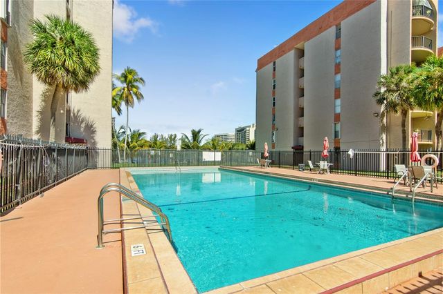 5201 NW 7th St 105, Miami, FL 33126