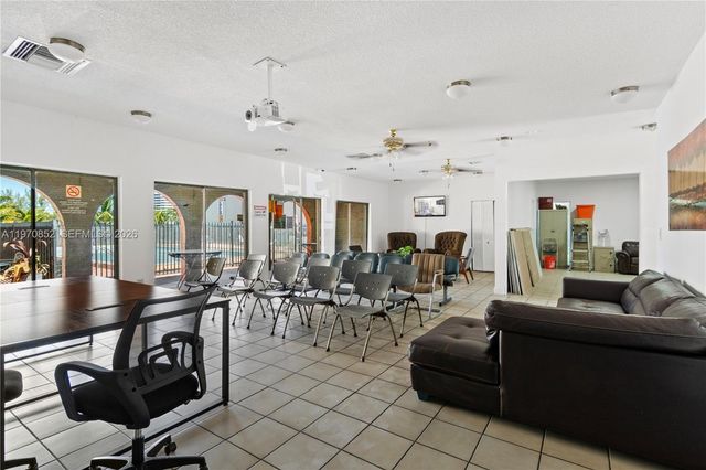 5201 NW 7th St 105, Miami, FL 33126