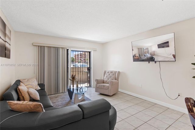 5201 NW 7th St 105, Miami, FL 33126