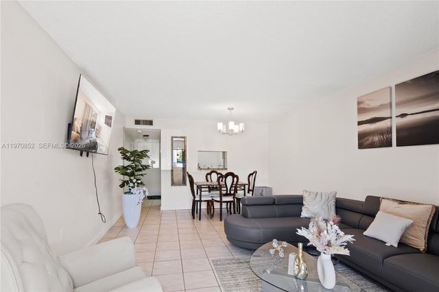 5201 NW 7th St 105, Miami, FL 33126