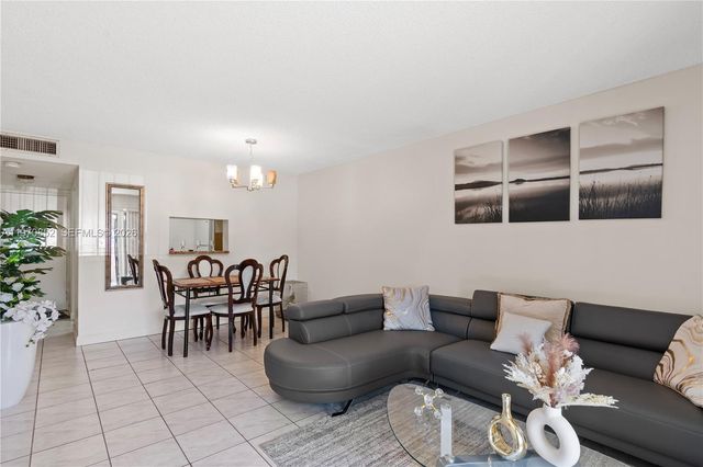 5201 NW 7th St 105, Miami, FL 33126