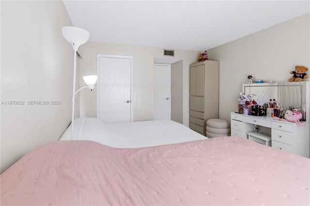 5201 NW 7th St 105, Miami, FL 33126