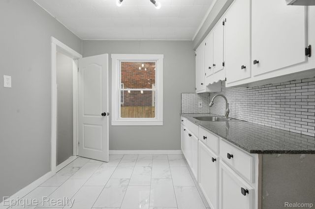 9991 Robson Street, Detroit, MI 48227