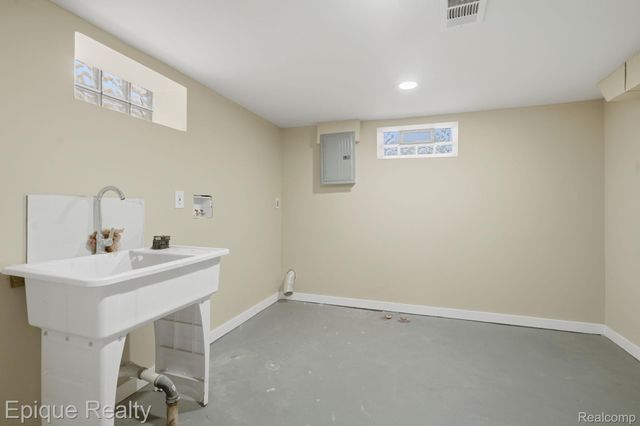 9991 Robson Street, Detroit, MI 48227