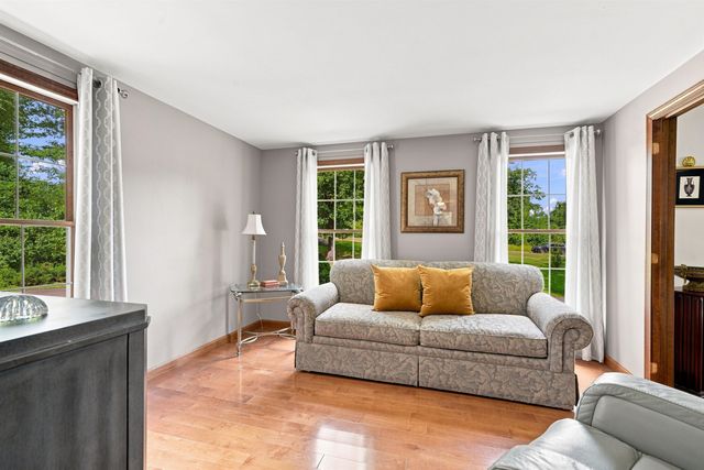 4 Hoyt Farm Road, Plaistow, NH 03865