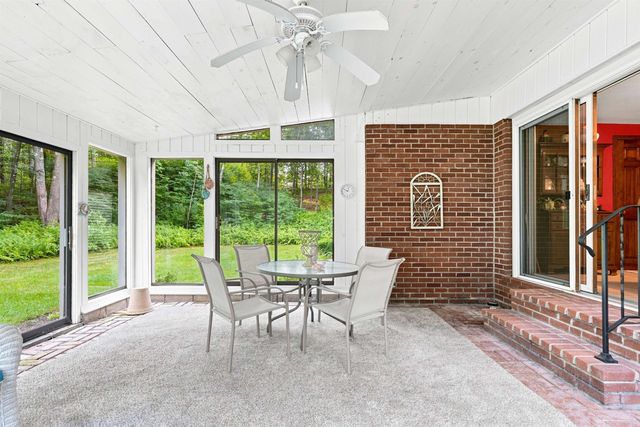 4 Hoyt Farm Road, Plaistow, NH 03865