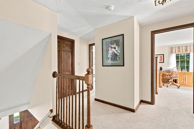 4 Hoyt Farm Road, Plaistow, NH 03865