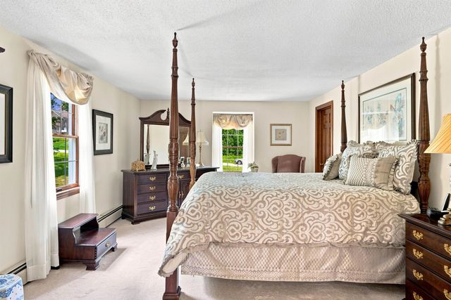4 Hoyt Farm Road, Plaistow, NH 03865