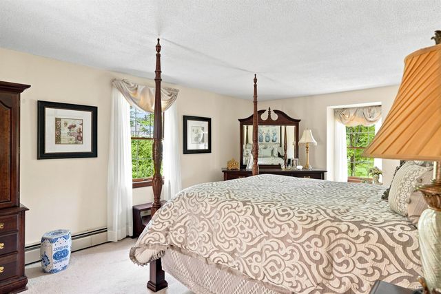 4 Hoyt Farm Road, Plaistow, NH 03865