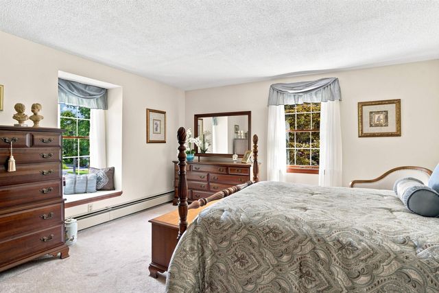 4 Hoyt Farm Road, Plaistow, NH 03865