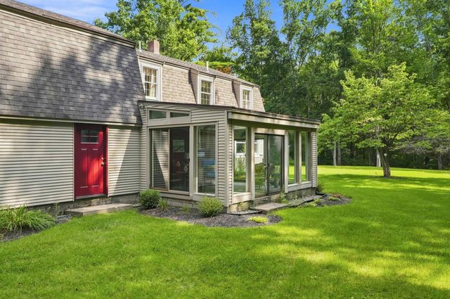4 Hoyt Farm Road, Plaistow, NH 03865