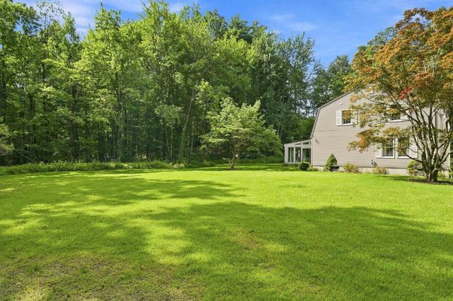 4 Hoyt Farm Road, Plaistow, NH 03865