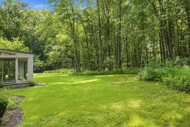 4 Hoyt Farm Road, Plaistow, NH 03865