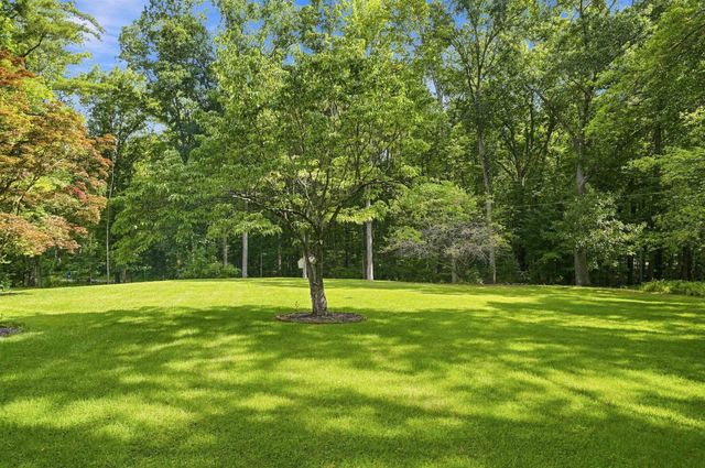 4 Hoyt Farm Road, Plaistow, NH 03865