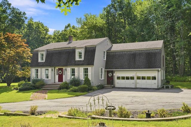 4 Hoyt Farm Road, Plaistow, NH 03865