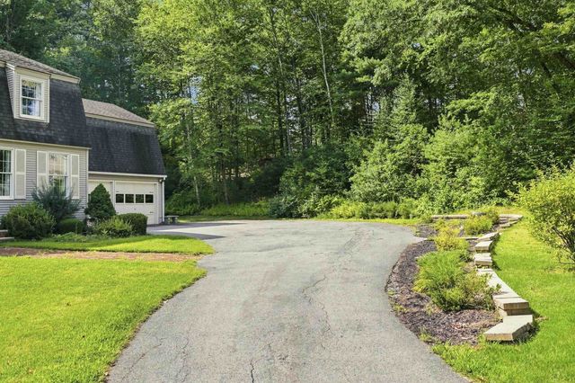 4 Hoyt Farm Road, Plaistow, NH 03865
