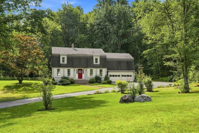 4 Hoyt Farm Road, Plaistow, NH 03865