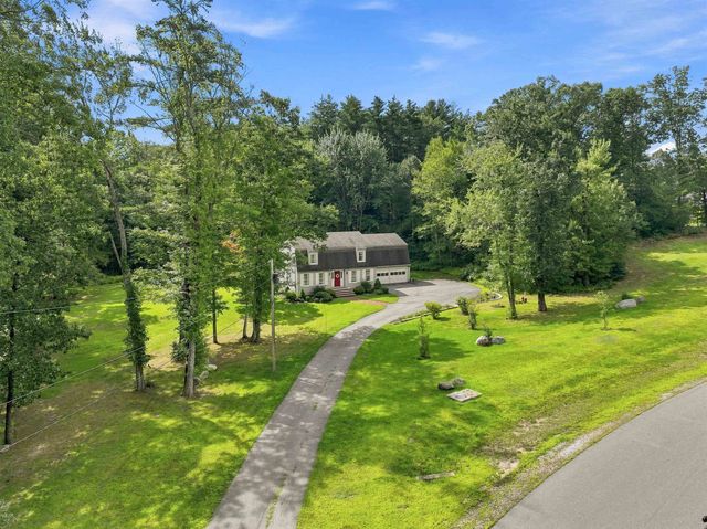 4 Hoyt Farm Road, Plaistow, NH 03865