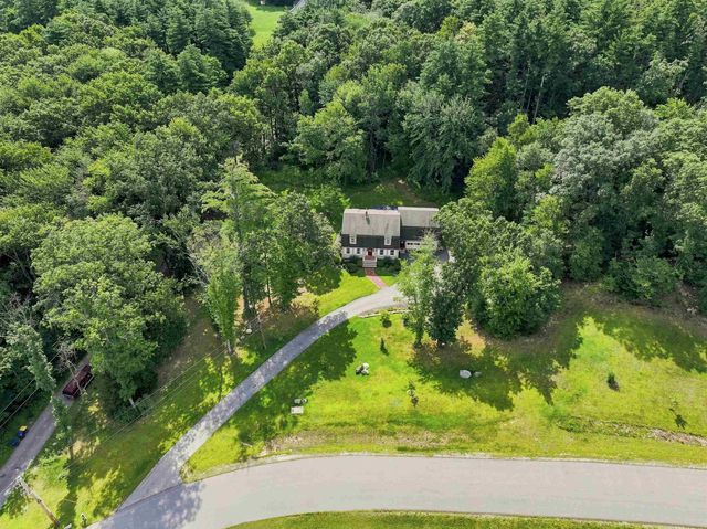 4 Hoyt Farm Road, Plaistow, NH 03865