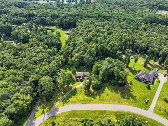 4 Hoyt Farm Road, Plaistow, NH 03865