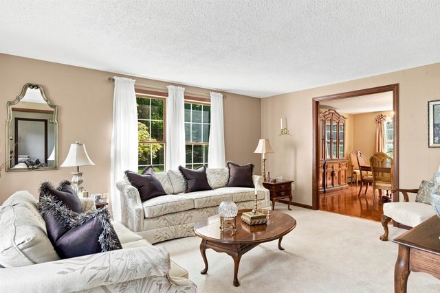 4 Hoyt Farm Road, Plaistow, NH 03865