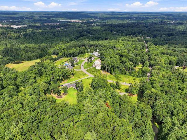 4 Hoyt Farm Road, Plaistow, NH 03865