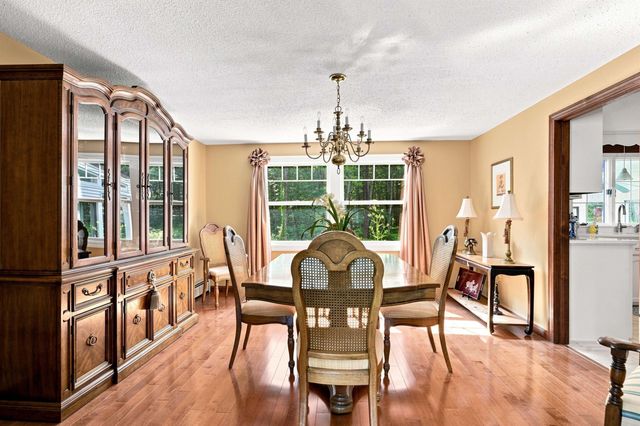 4 Hoyt Farm Road, Plaistow, NH 03865