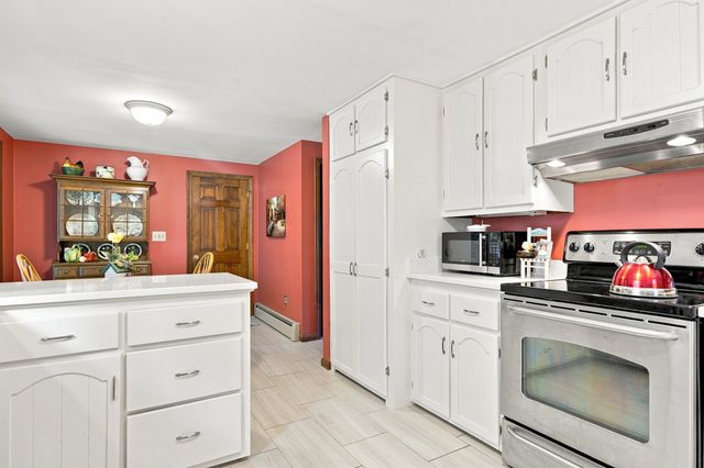 4 Hoyt Farm Road, Plaistow, NH 03865