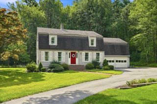 4 Hoyt Farm Road, Plaistow, NH 03865