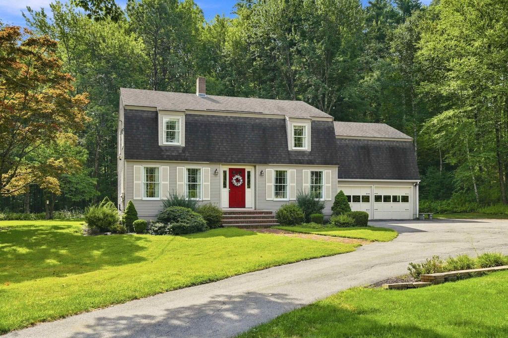 4 Hoyt Farm Road, Plaistow, NH 03865