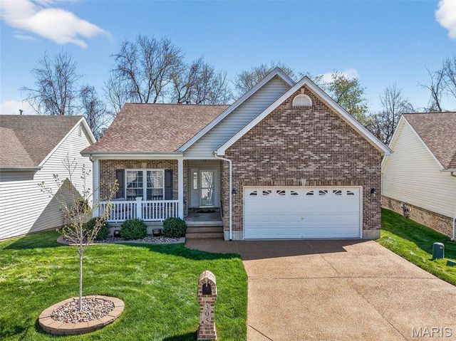 305 Newport Drive, St Peters, MO 63376
