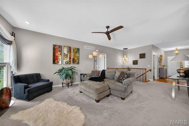 305 Newport Drive, St Peters, MO 63376