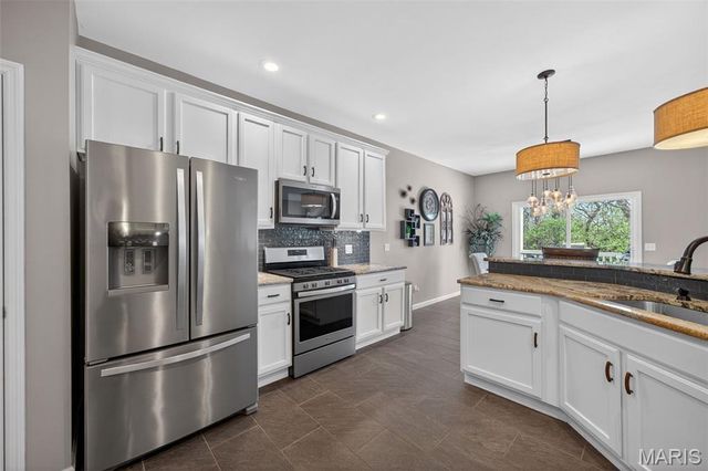 305 Newport Drive, St Peters, MO 63376