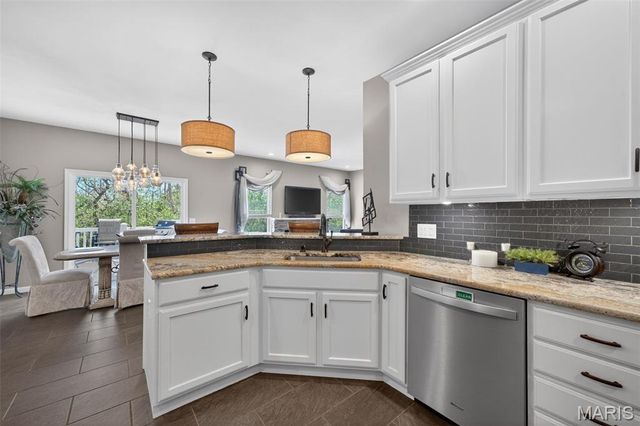 305 Newport Drive, St Peters, MO 63376