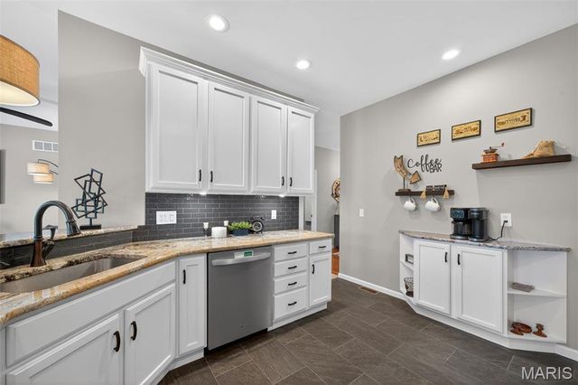 305 Newport Drive, St Peters, MO 63376