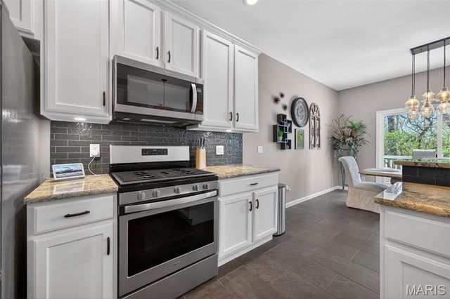 305 Newport Drive, St Peters, MO 63376