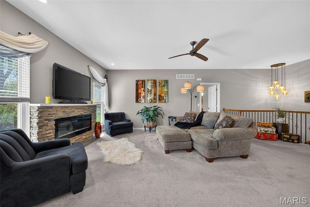 305 Newport Drive, St Peters, MO 63376