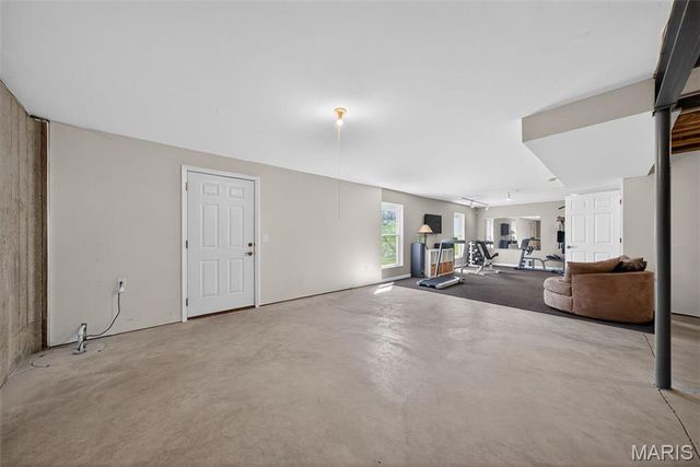 305 Newport Drive, St Peters, MO 63376