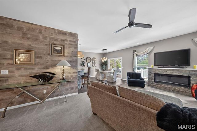 305 Newport Drive, St Peters, MO 63376