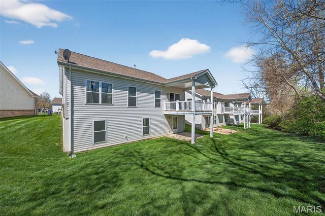 305 Newport Drive, St Peters, MO 63376