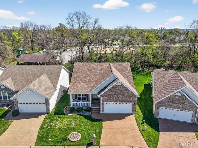 305 Newport Drive, St Peters, MO 63376