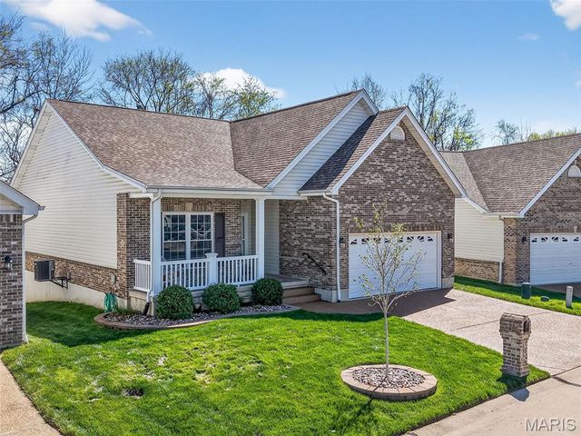 305 Newport Drive, St Peters, MO 63376