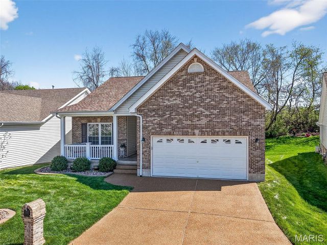 305 Newport Drive, St Peters, MO 63376