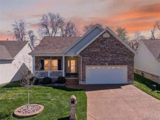 305 Newport Drive, St Peters, MO 63376
